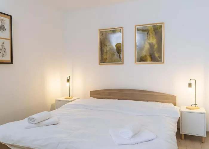 Вилла Urban Stillness - 3bd Hideaway *