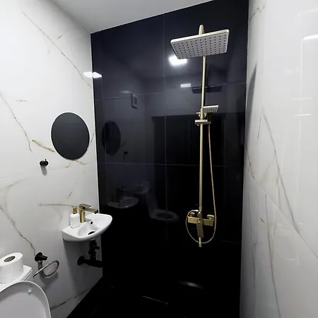 Villa Urban Stillness - 3bd Hideaway Bukarest