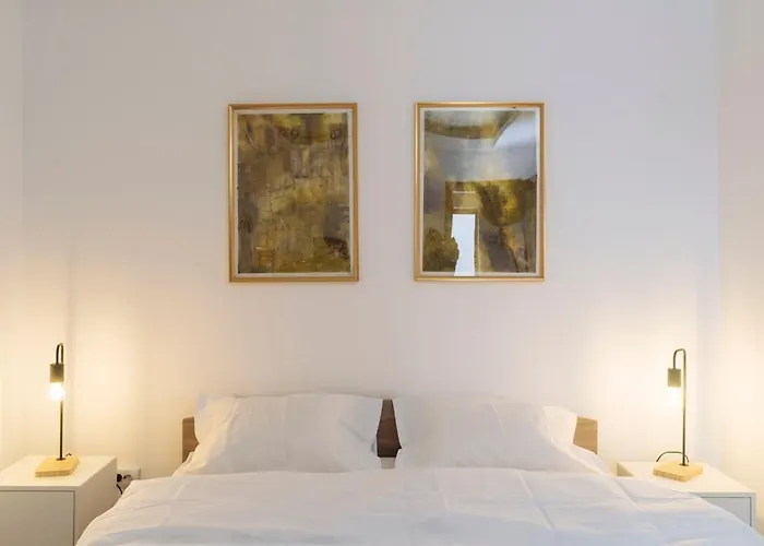 Urban Stillness - 3bd Hideaway Willa Bukareszt