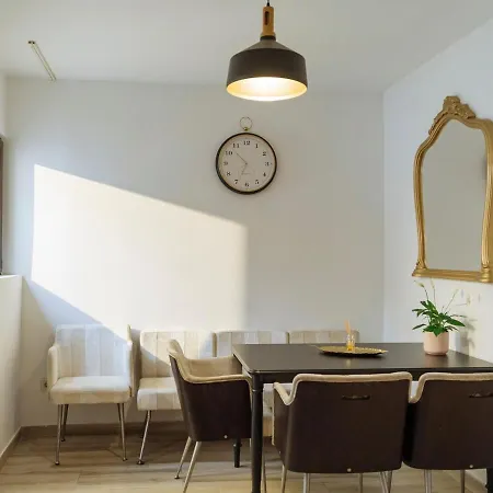 Urban Stillness - 3bd Hideaway Villa