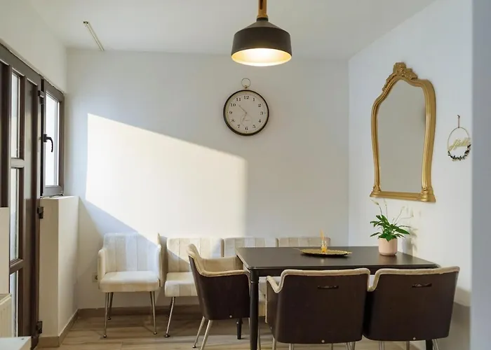 Urban Stillness - 3bd Hideaway Villa