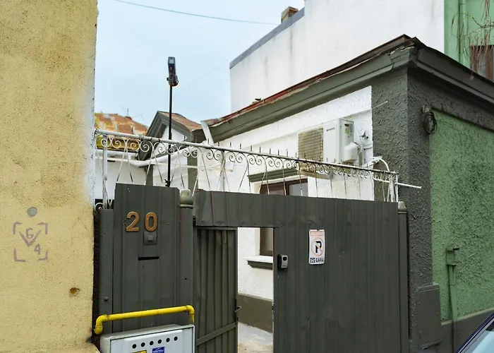 Urban Stillness - 3bd Hideaway